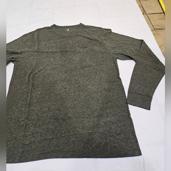 GAP Men's Olive Long Sleeve Tee. XL - Picture 2 of 6